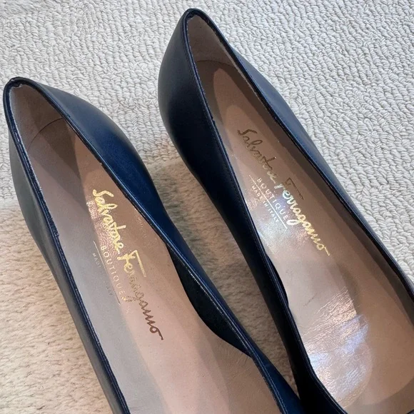 Salvatore Ferragamo Navy Leather Vara Shoes with Bow 9.5 Narrow Never Worn! - Picture 14 of 14
